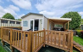 Mobil-home 3 ch 2 SdB 6 vélos piscine couverte lave vaisselle